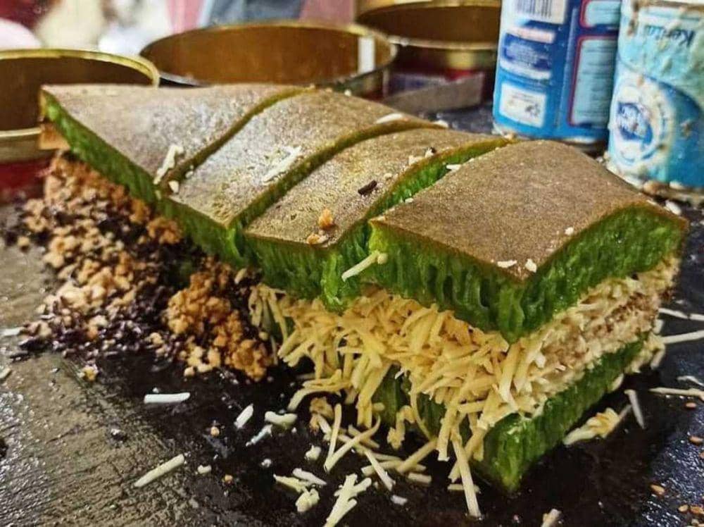 Martabak Lengkong: Rasa Manis yang Menggoda di Jeruklegi Kulon